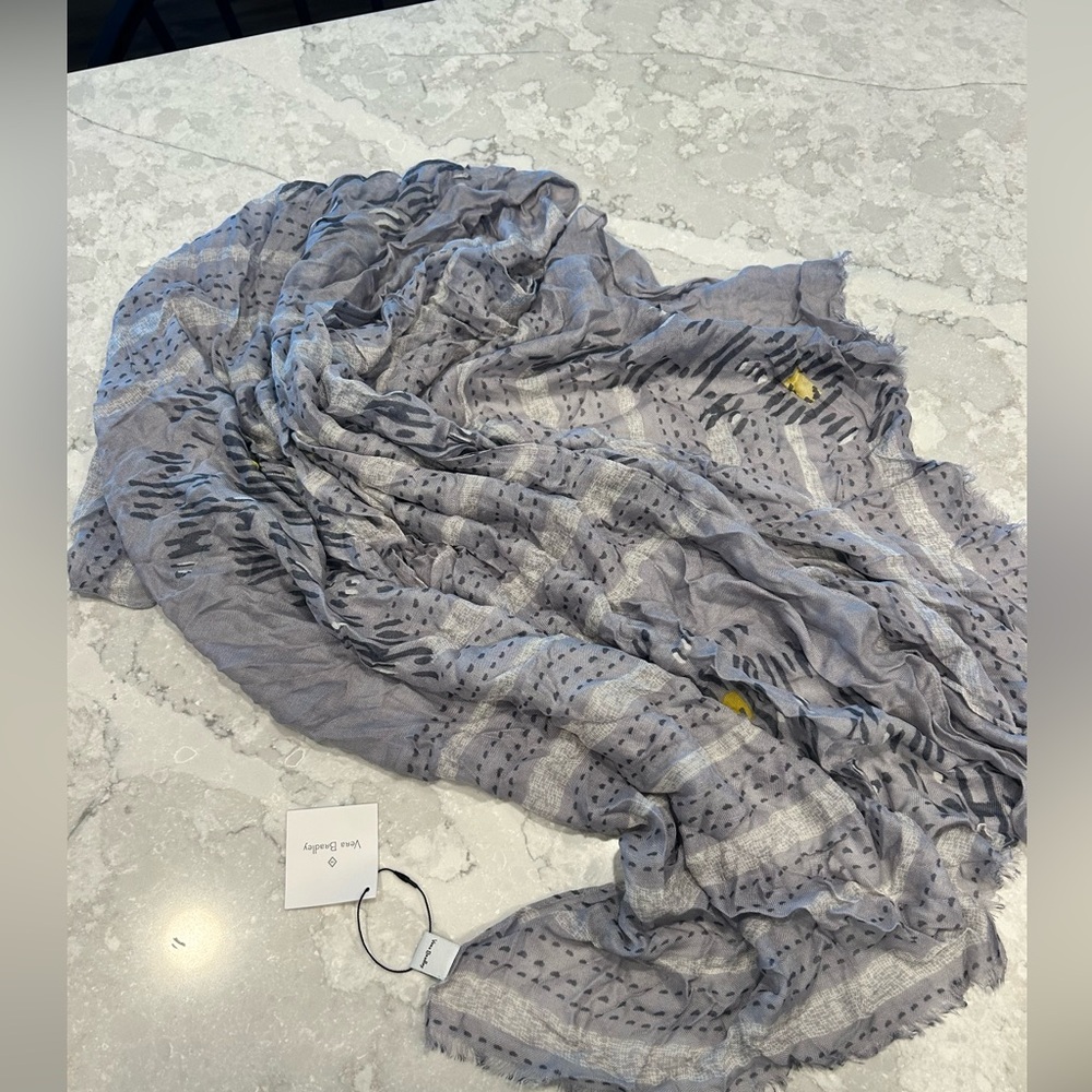 NWT Vera Bradley Gray Patterned Women's Scarf